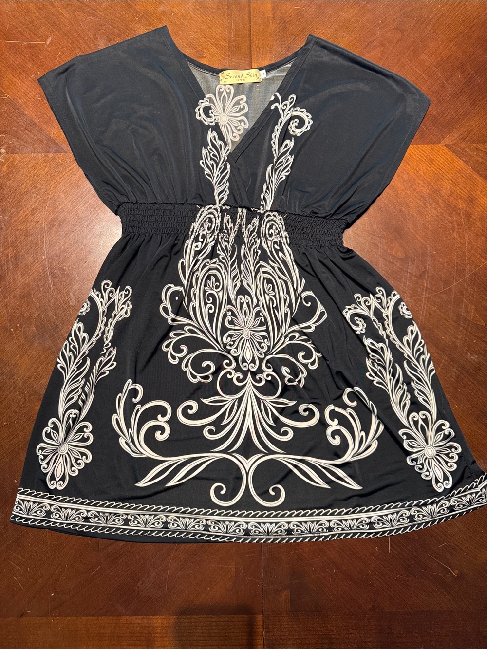 BLACK AND WHITE EMBROIDERED TUNIC TOP